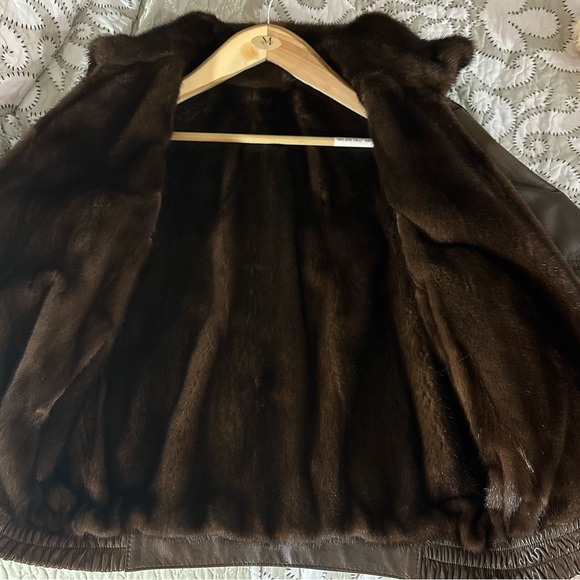 Beautiful Unisex Fully Reversible Mink Fur & Leather Bomber Jacket. Size… - Picture 3 of 7
